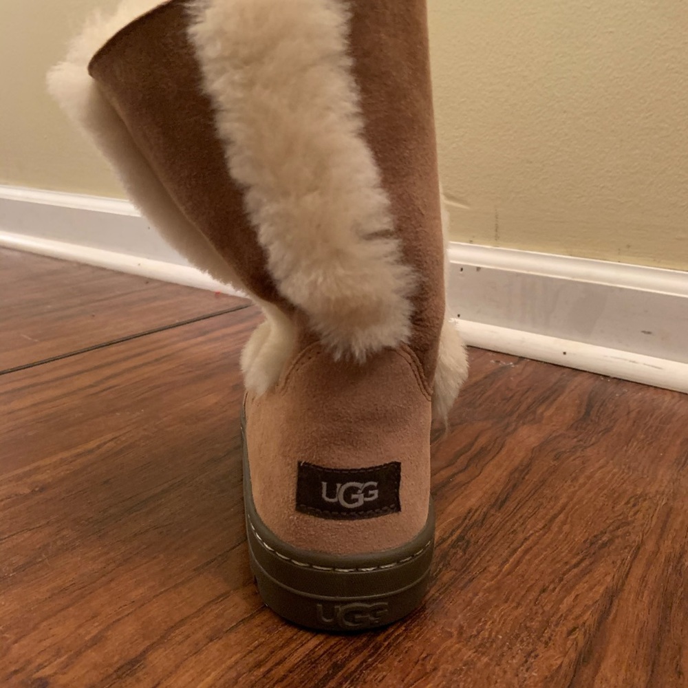 Ugg boots. Size 8. Worn around the house a few times. New without tags.